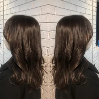 ミディアム 艶カラー🩵💛 NANAのヘアスタイル