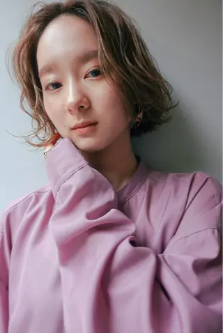 ミディアム カラー THE DAY所属・AKI HASHIMOTOのヘアスタイル