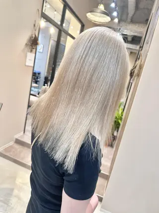 セミロング 🔷ブリーチバレイヤ ージュ🔷飯野達也のヘアスタイル