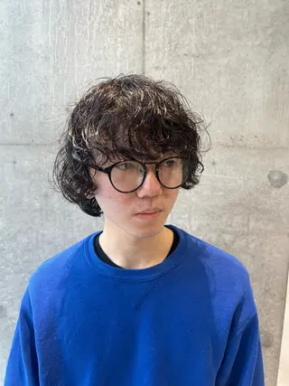 パーマ メンズ 吉沢遣人/レイヤー 艶カラー/抜け感のヘアスタイル