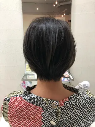 ショート カラー 阿部 美咲のヘアスタイル