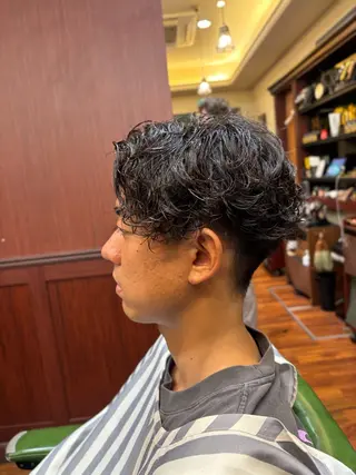 ミディアム パーマ BroTokyo Barbershop 銀座店所属・大河 たいがのヘアスタイル