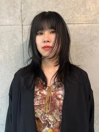 セミロング レイヤーカット\ウル フ　chinatsuのヘアスタイル