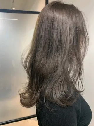 ロング GOToday所属・艶髪／オリーブ系／ 肌が綺麗に見えるお色のヘアスタイル