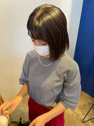 ショート MIOベージュカラー 柔らかいカラーのヘアスタイル