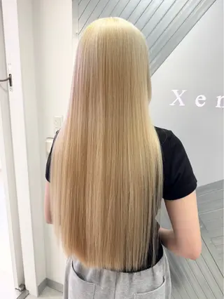 ロング Xena ria 衣織/ブリーチカラーのヘアスタイル