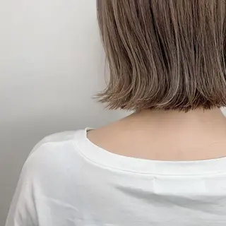 ミディアム ＿WHITE鳳店 アンダーバーホワイトのヘアスタイル