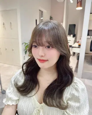 ロング 透明感カラー🩵 レイヤーカット/韓国のヘアスタイル
