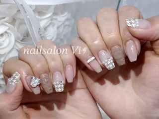 ネイル Nailsalon Vi+ももか🩷のネイルデザイン