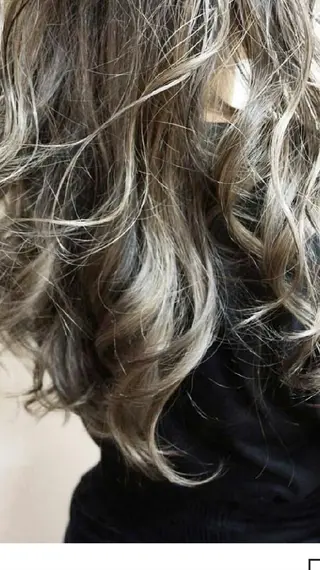 カラー Blue高槻所属・ハイライト 透明感カラー松本のヘアスタイル