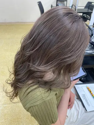 セミロング ヘアアレンジ メンズ 🫧ハイトーン🫧 ベージュ🫧徹哉のヘアスタイル