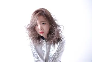 セミロング カラー パーマ アドミラルYoshi oのヘアスタイル