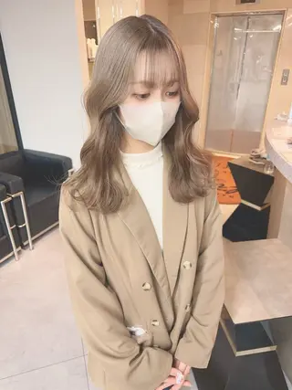 セミロング カラー ウルフとハイトーン みっちー✂️のヘアスタイル