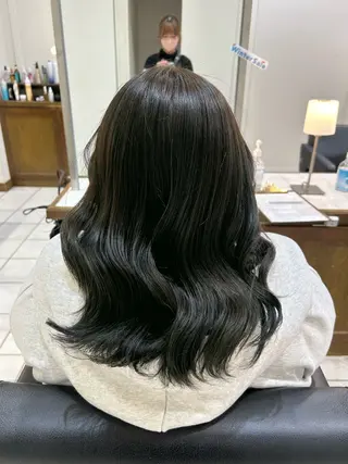 セミロング カラー アフェクション大曽根所属・横田 冴のヘアスタイル