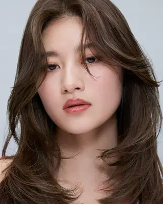 セミロング カラー 李 文のヘアスタイル