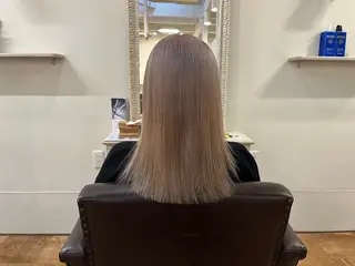 ミディアム カラー ヤナギウチ エリカのヘアスタイル