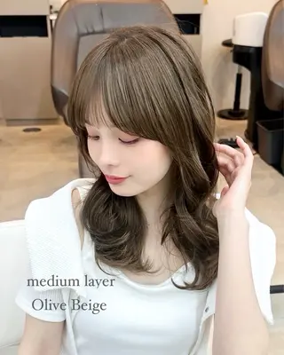 ミディアム Aura所属・丸山 心 / 艶カラーのヘアスタイル