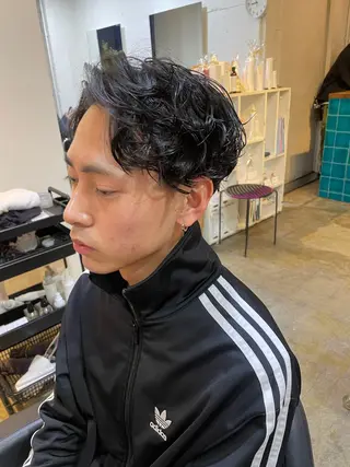 ミディアム パーマ メンズ RIN／韓国ヘア レイヤーカットのヘアスタイル