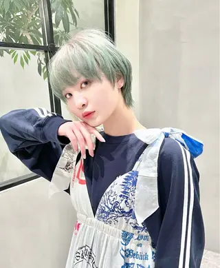 ショート ハイトーン/レイヤー カット岩田健斗/新宿のヘアスタイル