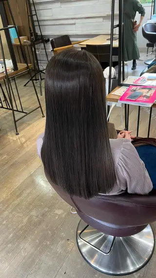 ロング メンズバレイヤージュ 斉藤春のヘアスタイル