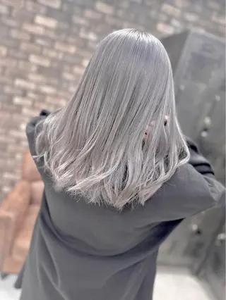 ミディアム 🔷ブリーチバレイヤ ージュ🔷飯野達也のヘアスタイル