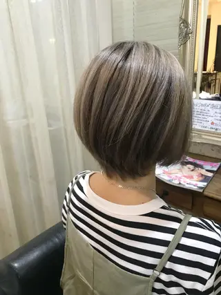 ショート カラー Tsuyoki .のヘアスタイル