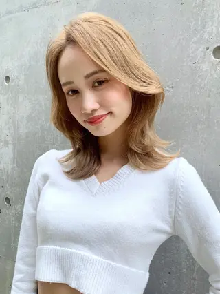 ミディアム ブリーチなしダブル/ レイヤーカット 小棹のヘアスタイル