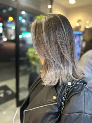 ミディアム 韓国カラー/エクステ carryのヘアスタイル