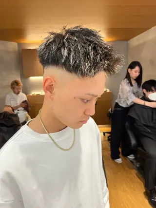 ショート カラー パーマ メンズ 豊崎 佑輔のヘアスタイル