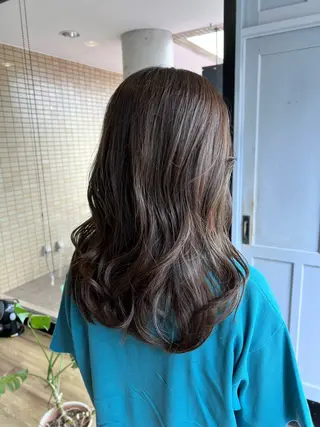 ロング カラー ツキダテ ユイのヘアスタイル