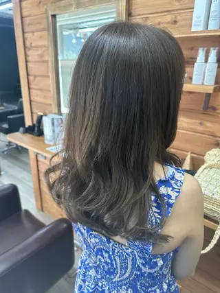 ミディアム ハットリ 代表のヘアスタイル