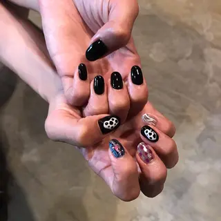 ネイル キラキラ オメメのネイルデザイン