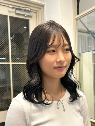 カラー moeka 表参道のヘアスタイル