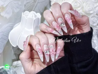 ネイル Nailsalon Vi+ももか🩷のネイルデザイン