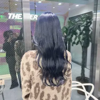 ロング カラー ヘアアレンジ 透明感ブリーチカラー 🌈TOMOHIROのヘアスタイル