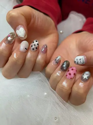 ネイル takara nail所属・takara射水高岡 マグネット韓国ポップのネイルデザイン