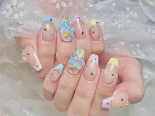 ネイル 🦋 Queenieのネイルデザイン