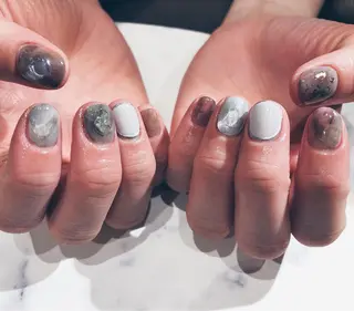 ショート カラー ネイル マツエク・マツパ illum hicariのネイルデザイン