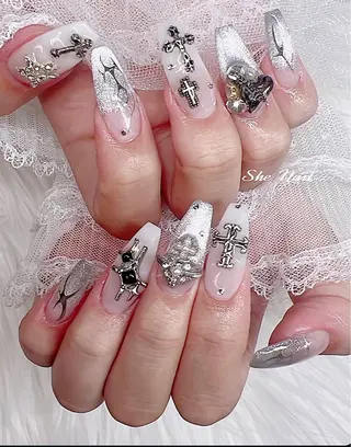 ネイル She   Nail所属・ISA_ BELLAのネイルデザイン