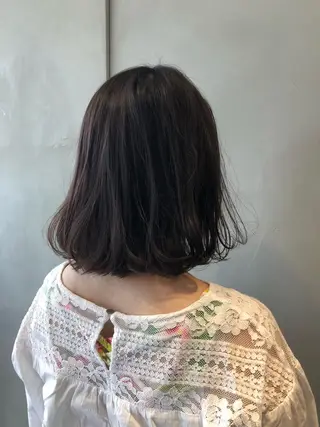 ショート カラー 荒木 依莉亜のヘアスタイル