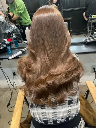 ミディアム カラー YEAU　PLUS所属・極上の艶髪 RINAのヘアスタイル