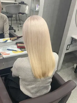 セミロング カラー ハイトーン・ブリーチ ムラ修正　八須　錬のヘアスタイル