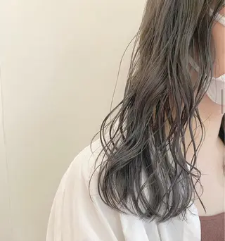 ミディアム カラー iLi所属・iLi 《イリ》のヘアスタイル