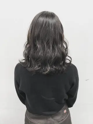 セミロング ハイトーン×レイヤー カットTAKUMIのヘアスタイル