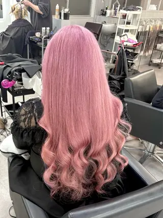 ロング カラー 大阪ケアブリーチ/ ミルクティーベージュのヘアスタイル