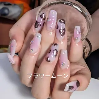 ネイル フラワー ムーンのネイルデザイン