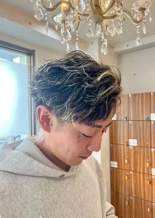 ミディアム カラー パーマ メンズ パーマ特化美容師 🔥Yoshiyaのヘアスタイル