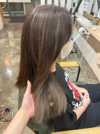 カラー 籔上 凜のヘアスタイル