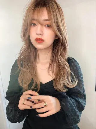 カラー レイヤーカット、 大人可愛い　中村美羅のヘアスタイル