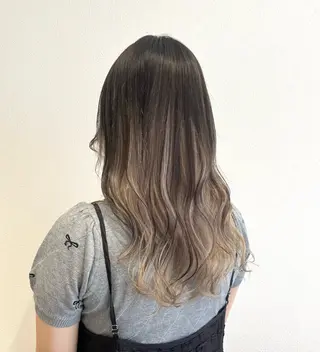 ロング カラー 透明感Color🩶 髪質改善 ユウナ🦋のヘアスタイル